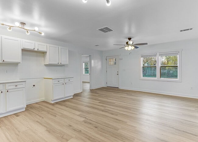 Building Photo - Beautifully Updated Home in East Memphis