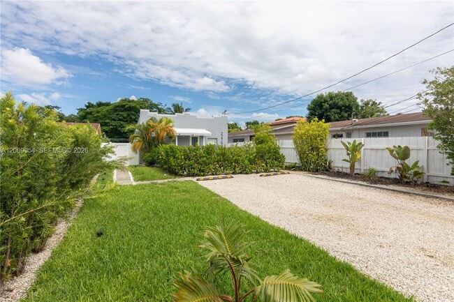 Foto del edificio - 2275 NW 33rd St