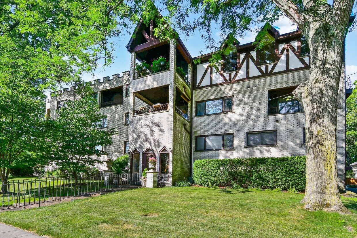 Primary Photo - 110 Green Bay Rd