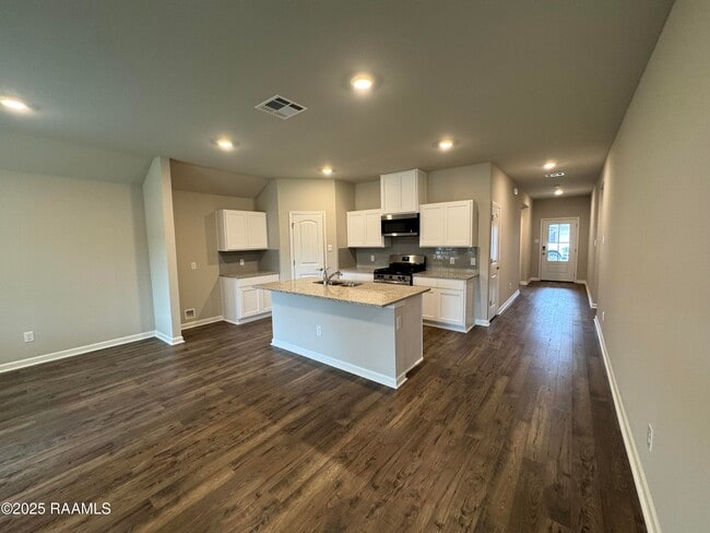 Foto del edificio - 325 White Pine Dr