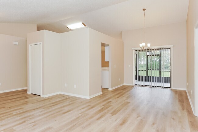 Building Photo - Spacious 4 Bedroom Single-Level Home