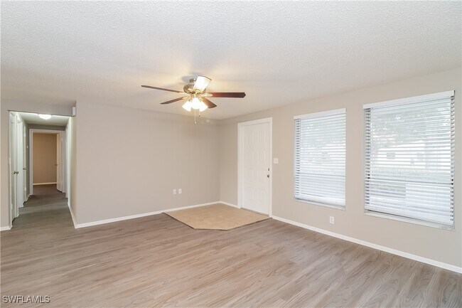 Foto del edificio - 1316 Whispering Ln