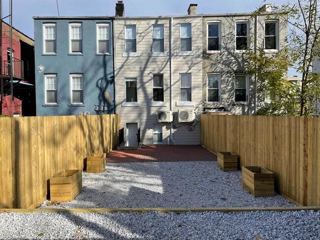 Building Photo - 69 1/2 Jewett Ave