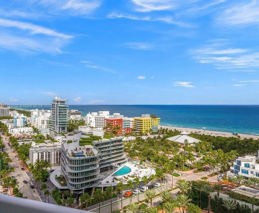 Primary Photo - 300 South Pointe Dr