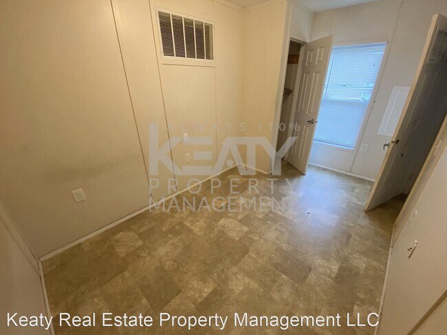 Building Photo - 3 br, 2 bath House - 926 S Railroad Avenue