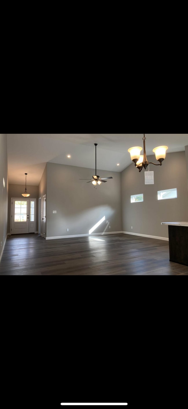 Building Photo - 1522 Villa Dr