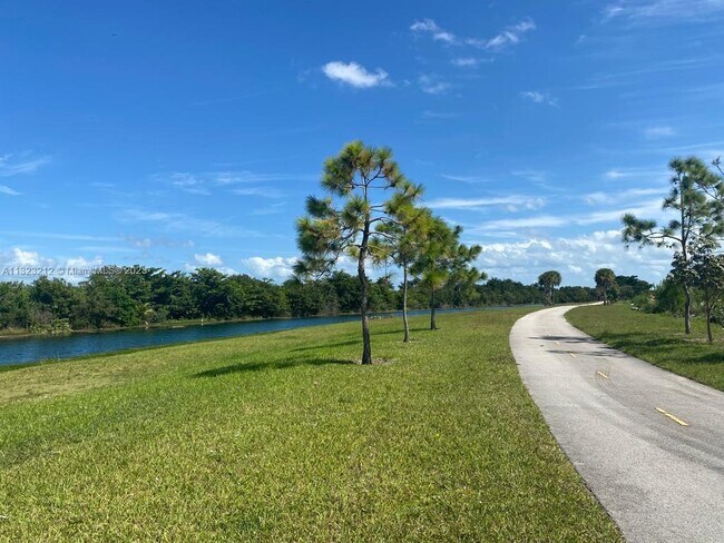 Foto del edificio - 10162 SW 228th Terrace