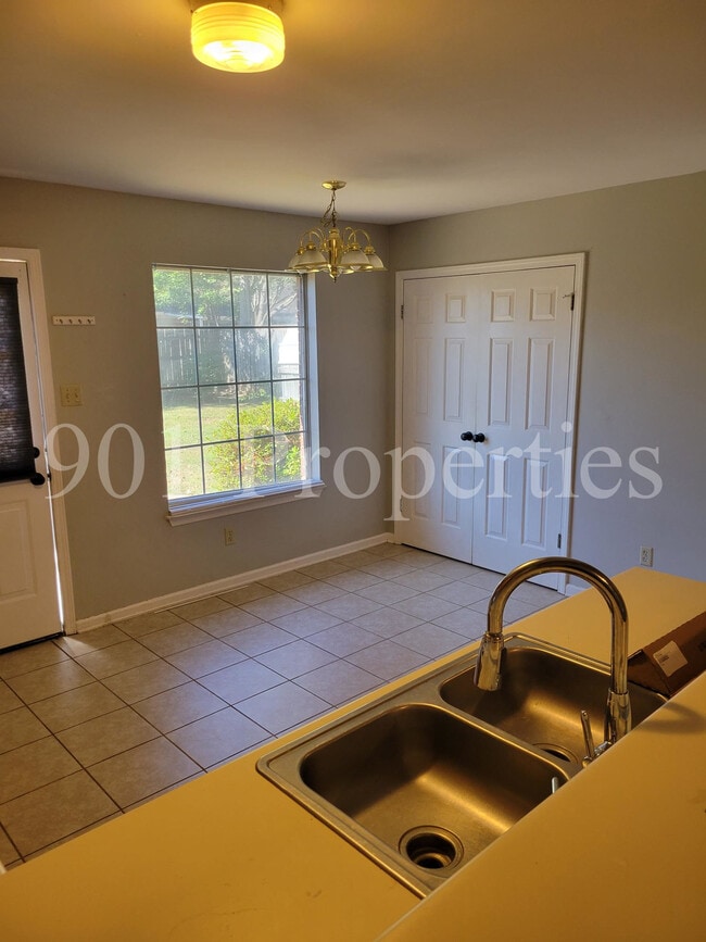 Building Photo - 2575 Appling Crest Dr