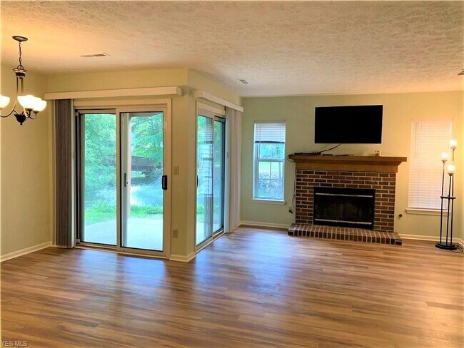 Foto del edificio - 1304 Cedarwood Dr