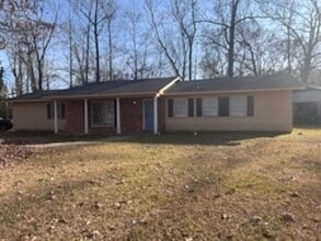 Building Photo - 3167 Longwood Dr