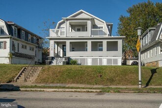 Building Photo - 3408 W Forest Park Ave