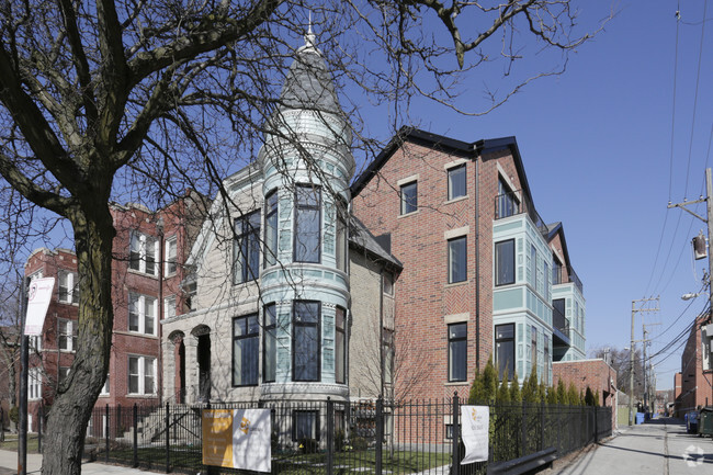 Building Photo - 1418 W Addison St
