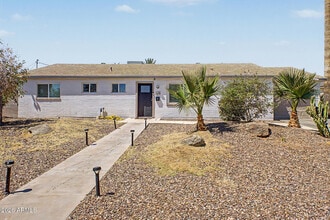 Building Photo - 2208 W San Miguel Ave