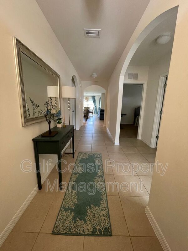Foto del edificio - 733 Hadley St W