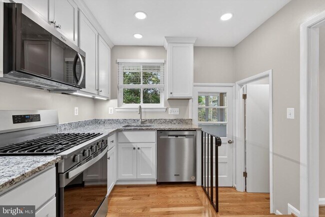 Foto del edificio - 4625 Strathblane Pl