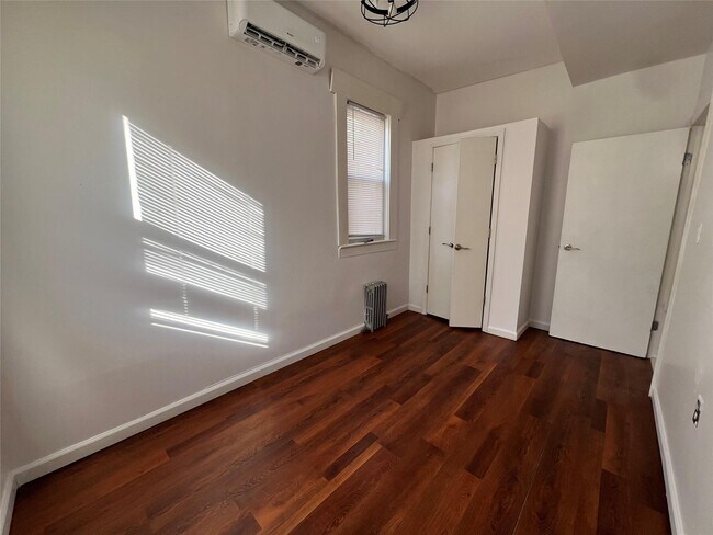 Foto del edificio - 241 Beach 118th St