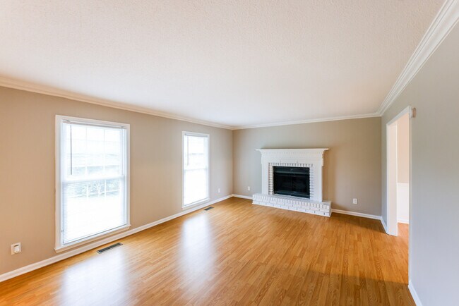 Foto del edificio - 1904 Leafwood Cir