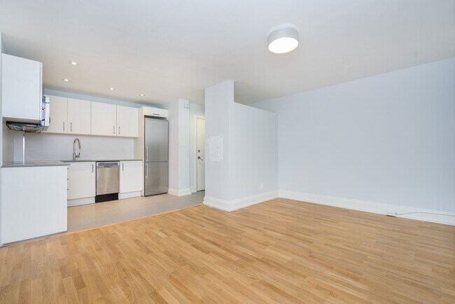 Building Photo - 110 Oriole Pkwy