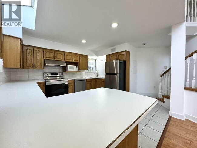 Photo du bâtiment - 1921 Harrison Dr