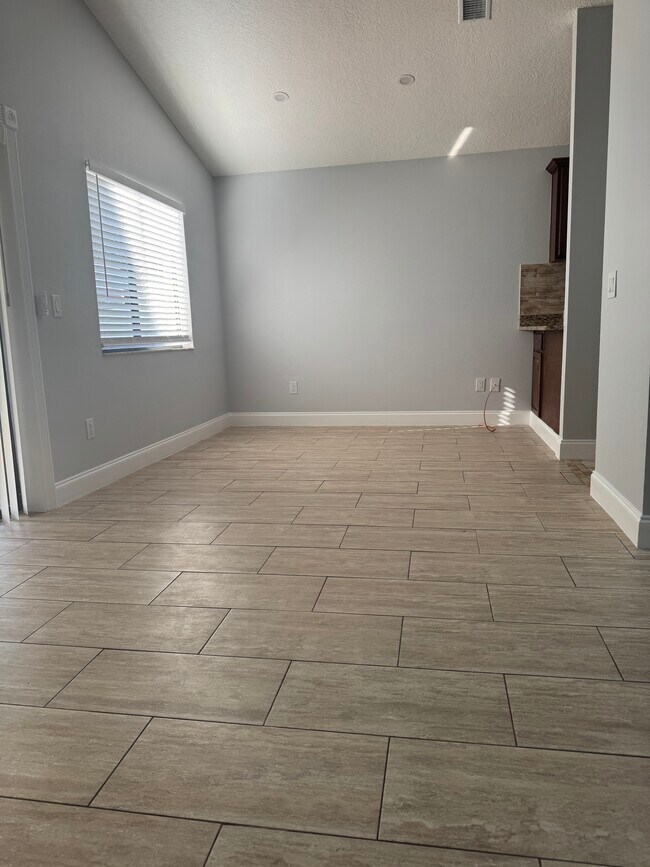 Building Photo - 1509 Springtime Loop
