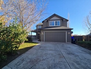 Building Photo - 1422 NW Teak Ct