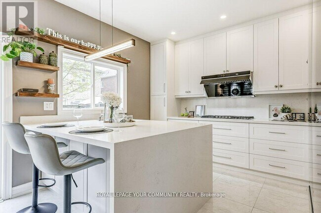 Building Photo - 67 Pondmede Crescent