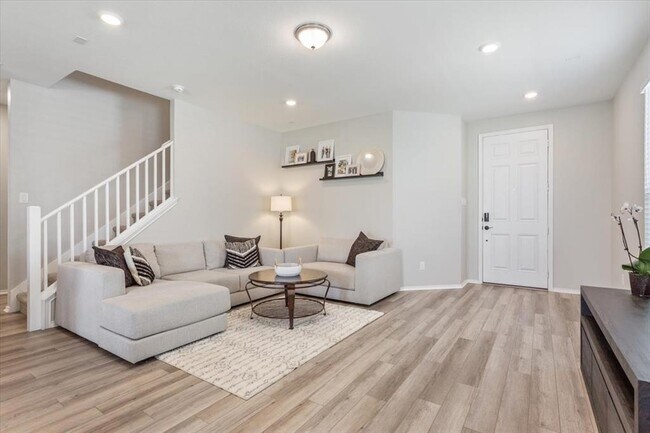 Building Photo - 213 Sweet Autumn Dr