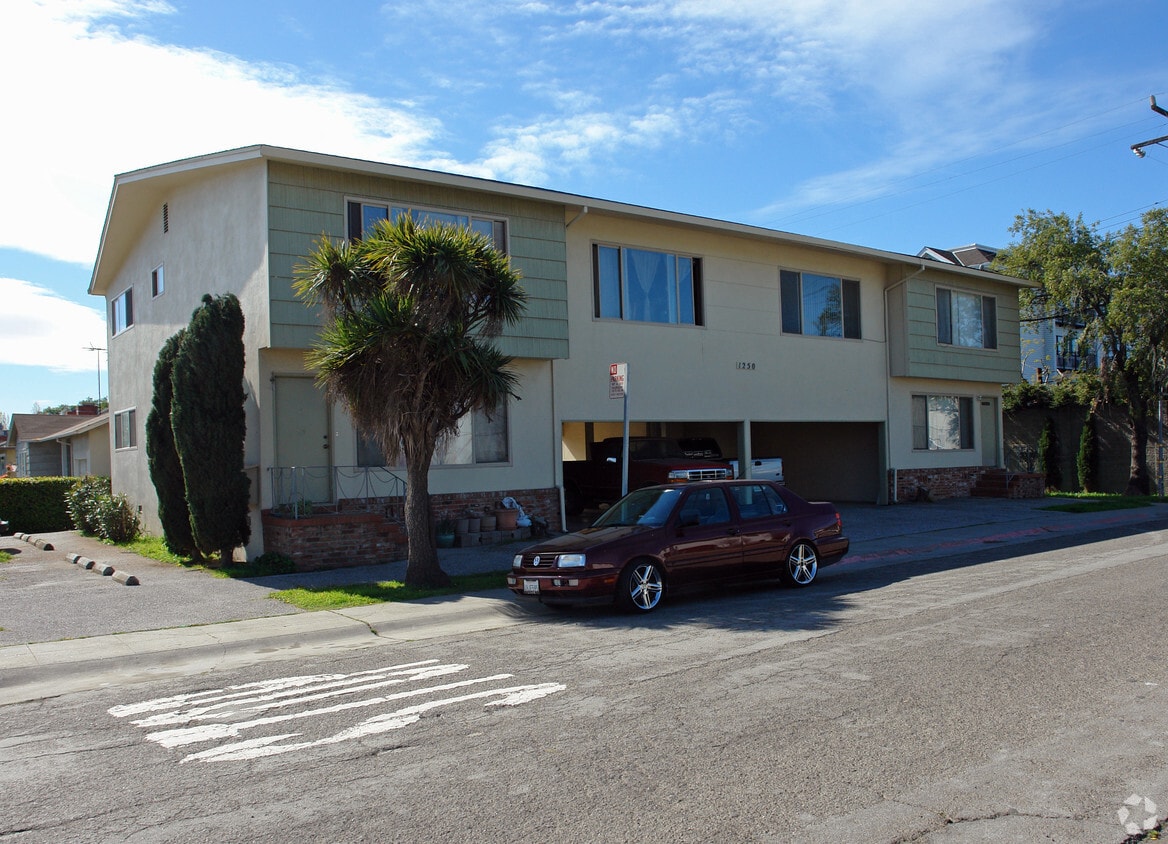 Primary Photo - 1250 Rogell Ave