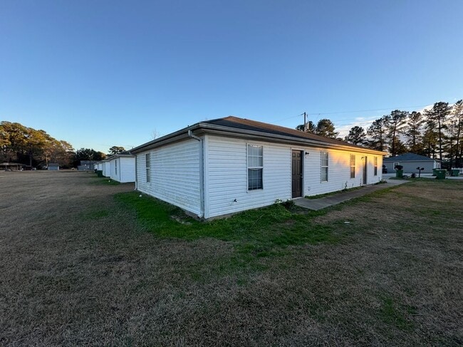 Building Photo - 1321 Dixie St