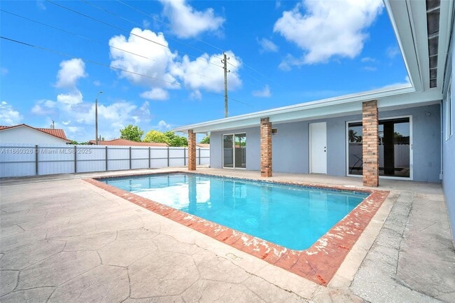 Foto del edificio - 3341 SW 94th Ct