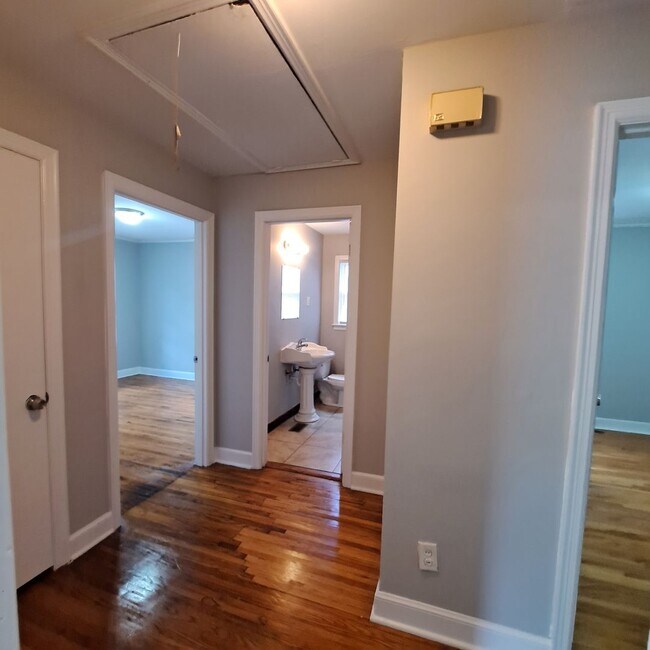 Foto del edificio - 1615 Gilson Rd