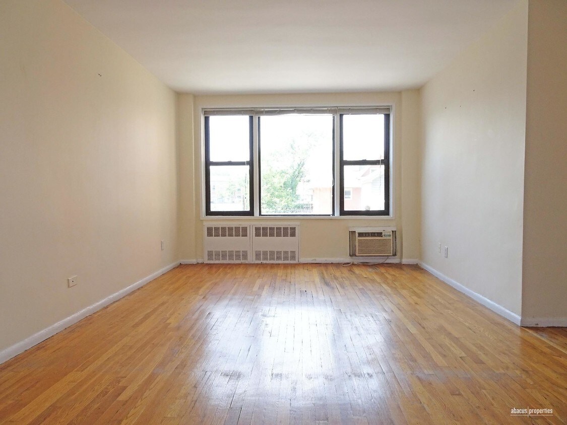Primary Photo - 415 Beverley Rd