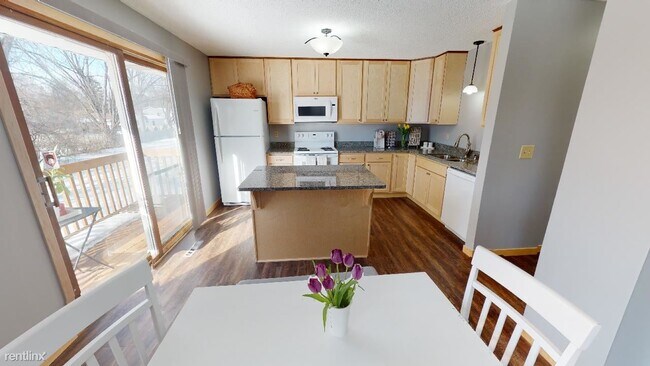 Building Photo - 2077 Bradley St