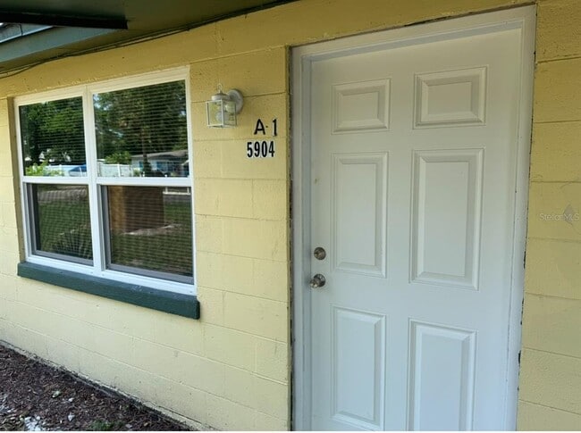 Building Photo - 5904 Kingsview Ln