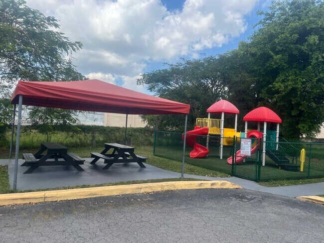 Building Photo - 590 NW 114th Ave