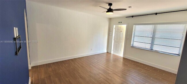 Foto del edificio - 984 SW 9th St