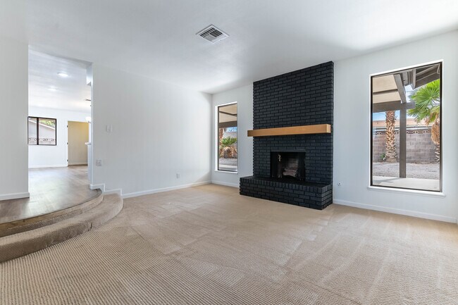 Foto del edificio - 700 Glen Abbey Cir
