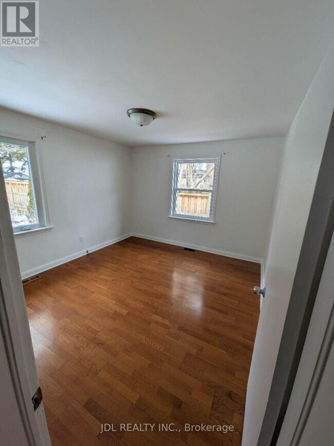 Photo du bâtiment - 345 Centre St E