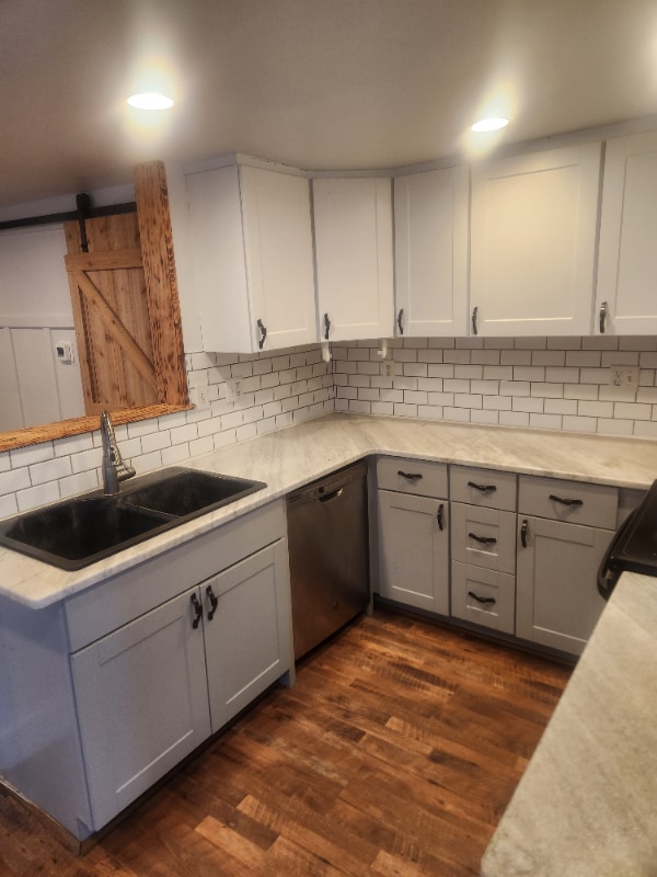 Building Photo - 948 W Main St