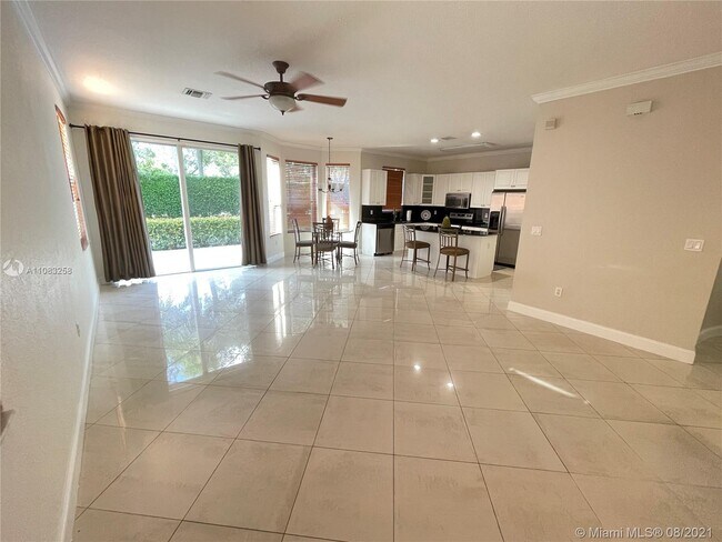 Foto del edificio - 16331 SW 49th Ct