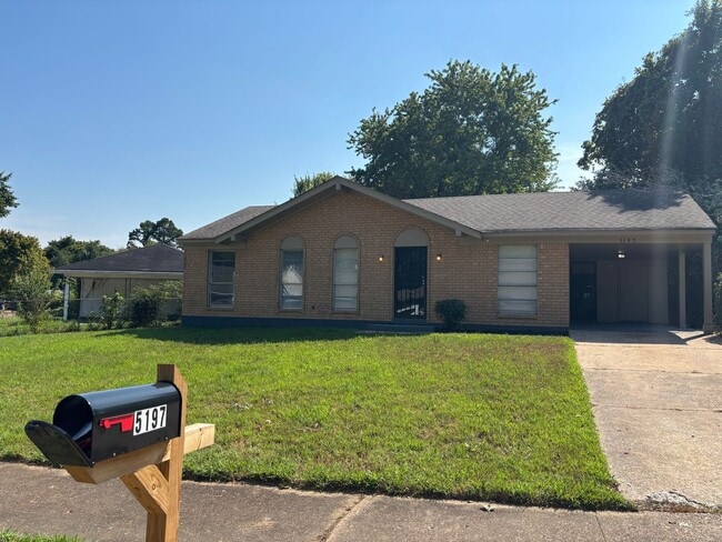 Building Photo - 5197 Chantilly Dr