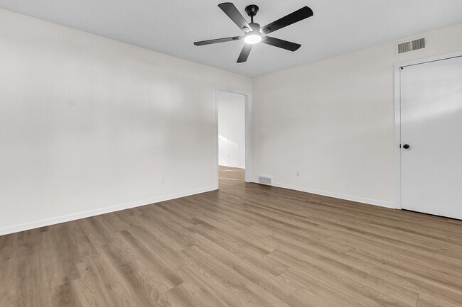 Foto del edificio - 8493 Cedarbrush Dr