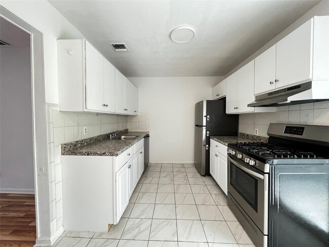 Foto del edificio - 276 Temple Hill Rd