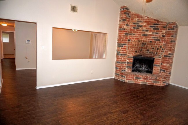 Building Photo - 8714 Valley Forest Dr