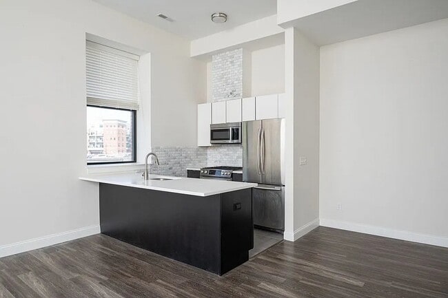 Building Photo - Amazing One Bedroom Unit