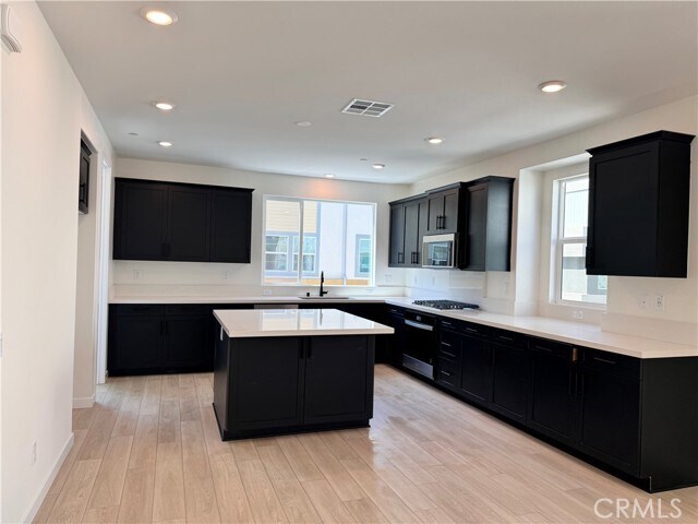 Building Photo - 27562 Sanctuary Ct