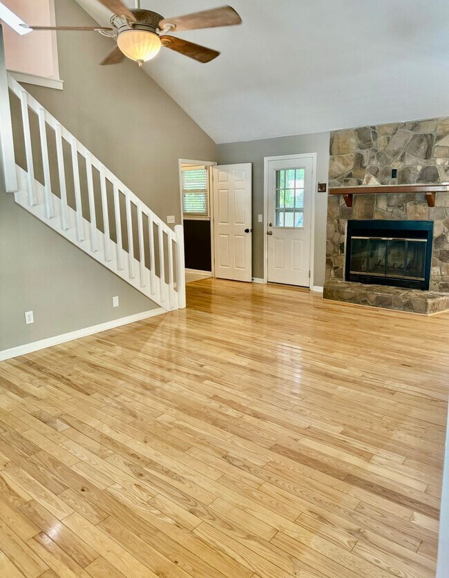 Foto del edificio - 3/2 Brick Home in Crowfield Plantation in Goose Creek!
