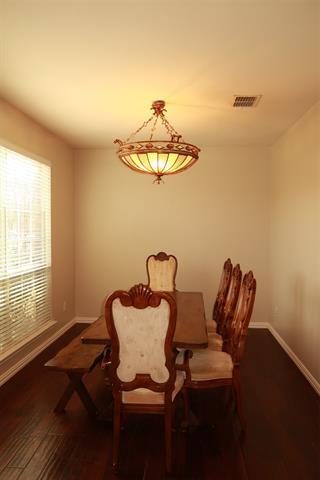 Foto del edificio - 6307 Lakewood Dr