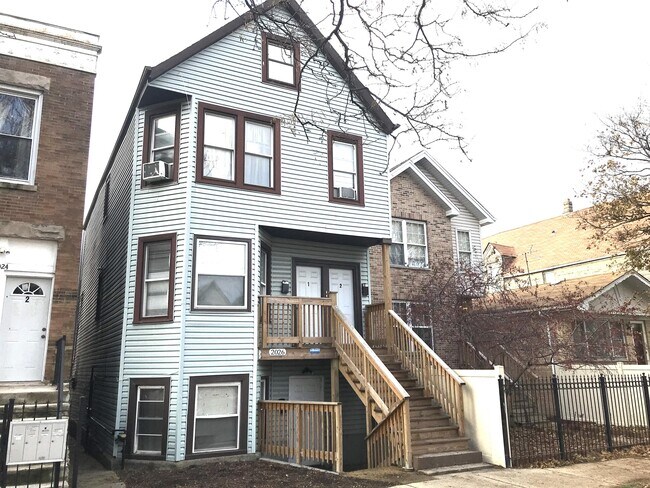 Building Photo - 2026 N Kedvale Ave