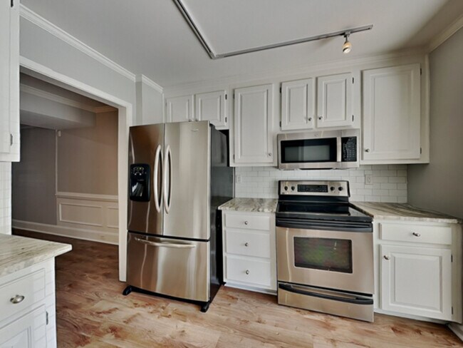 Building Photo - 325 Towergate Pl